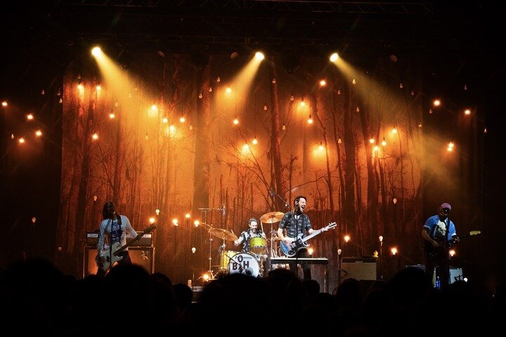 Medium band of horses